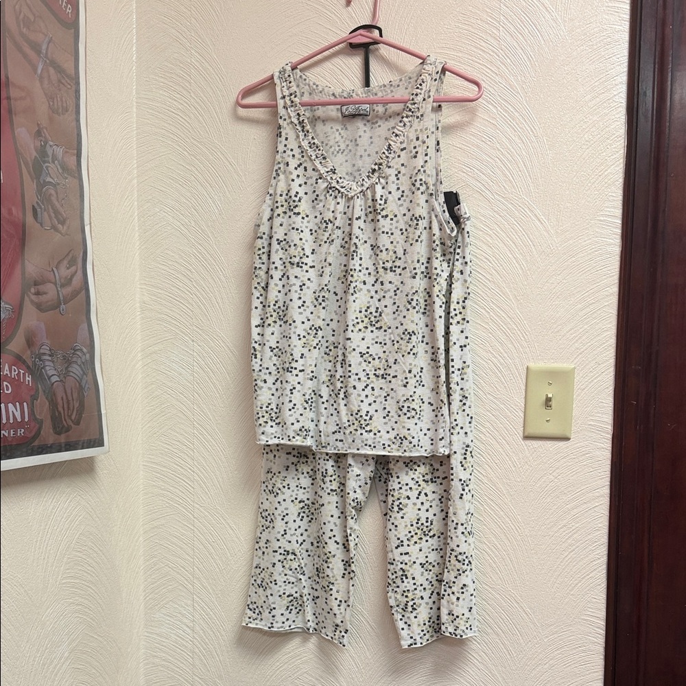 J. Appel  Sleep Set with Speckled 🐝 Print